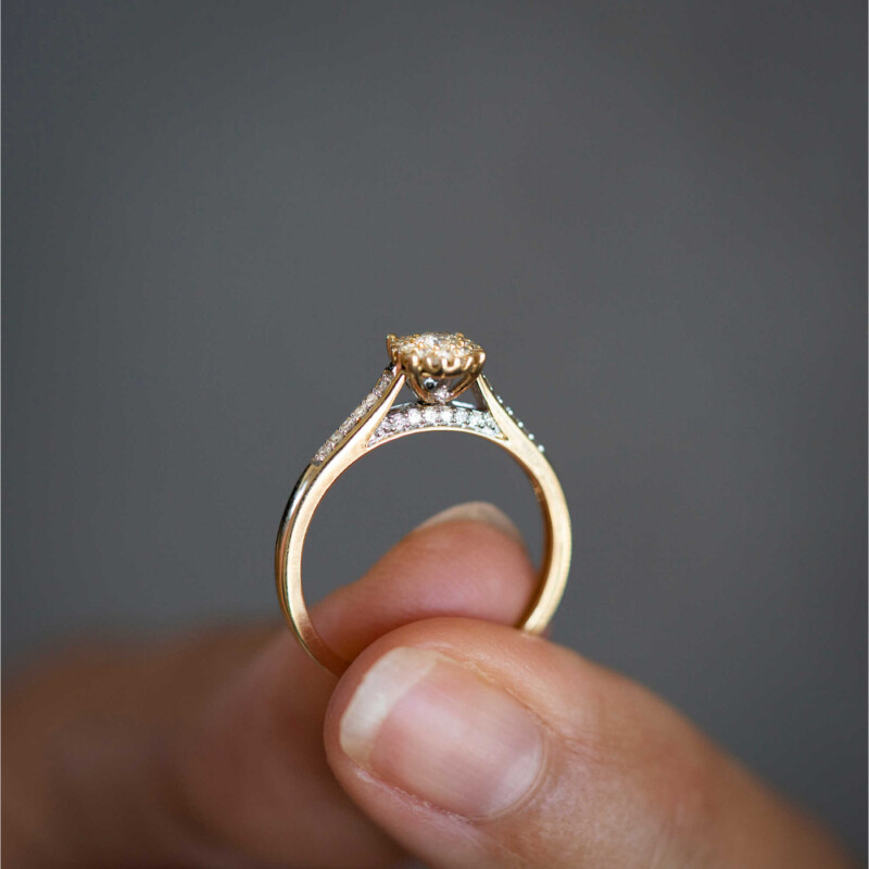 Pan Jewellery - Ring i gult gull med 0,33 ct diamanter