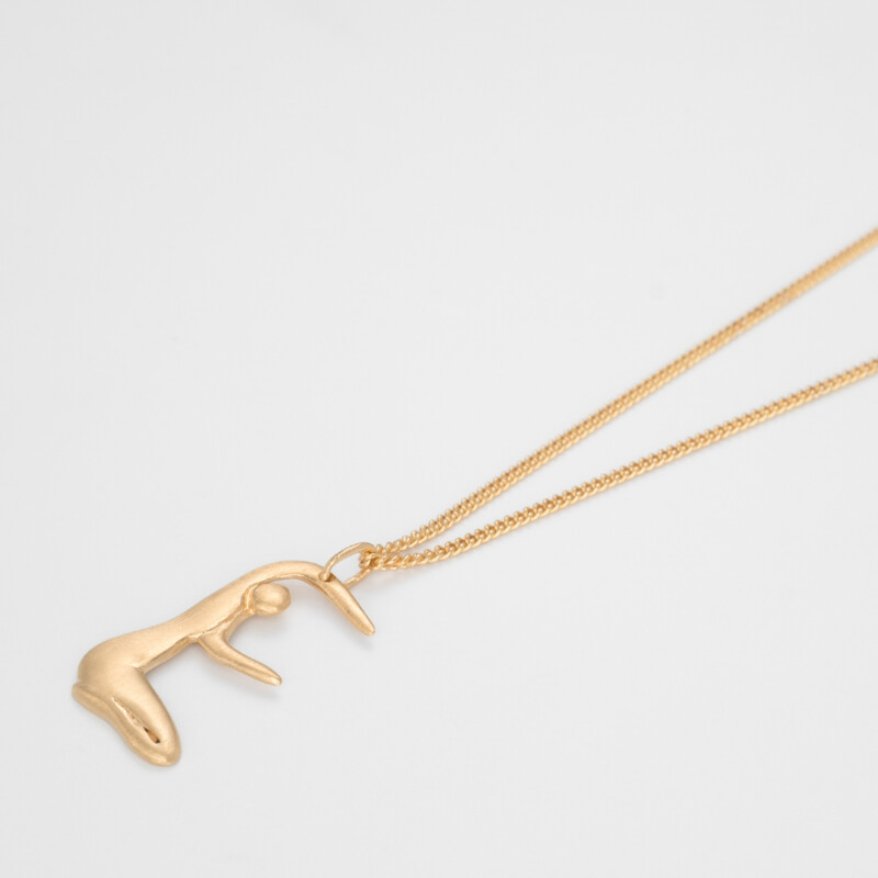 Bjørg Jewellery - The human Alphabet Small - Anheng i forgylt sølv